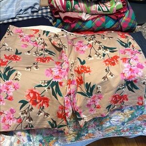 Lands' End Floral Women's Shorts - Tan and Pink